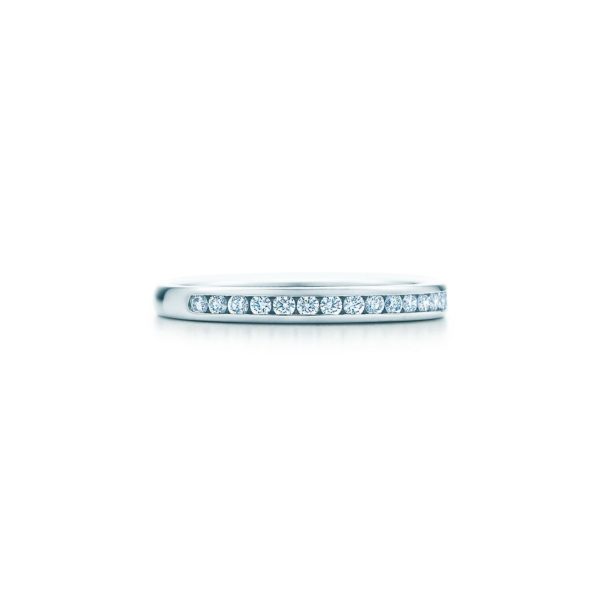 Alliance Tiffany Setting en platine et diamants sertis en demi-bande, 2 mm – Size 5 1/2 Tiffany & Co.