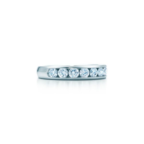 Alliance Tiffany Setting en platine et diamants sertis en demi-bande, 3,9 mm – Size 9 Tiffany & Co.