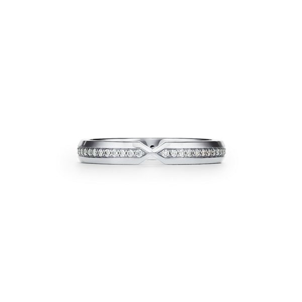 Alliance en V Tiffany Setting style étroit en platine 950 mil avec diamants – Size 3 1/2 Tiffany & Co.