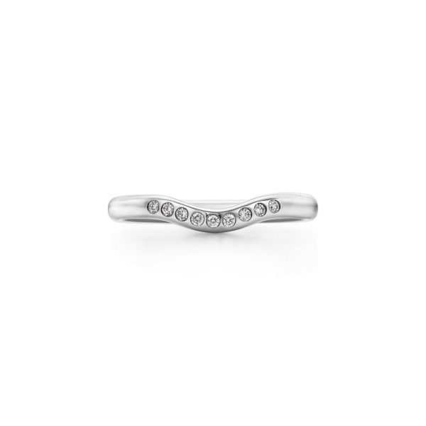 Alliance en platine et diamants, par Elsa Peretti. – Size 8 Tiffany & Co.
