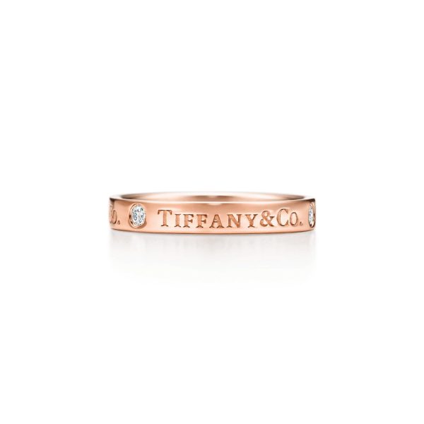 Anneau T & CO en or rose 18 carats et diamants Largeur: 3 mm – Size 5 Tiffany & Co.