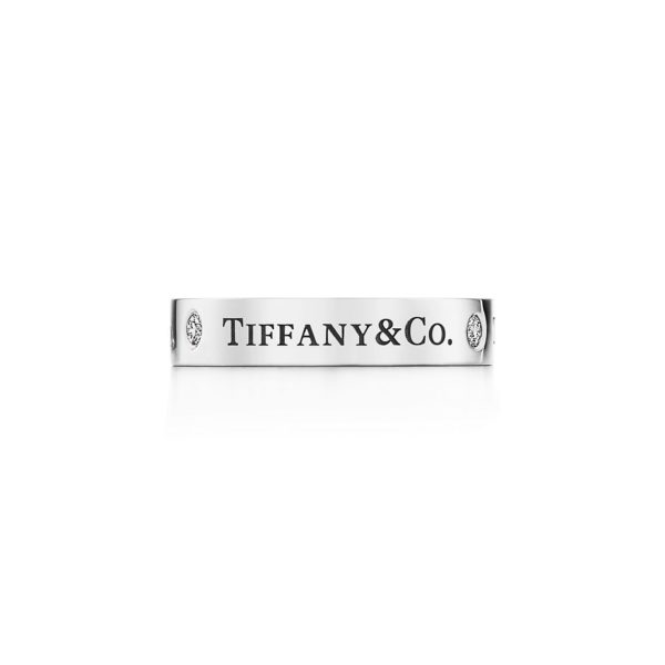 Anneau T & CO en platine et diamants Largeur: 4 mm – Size 8 1/2 Tiffany & Co.