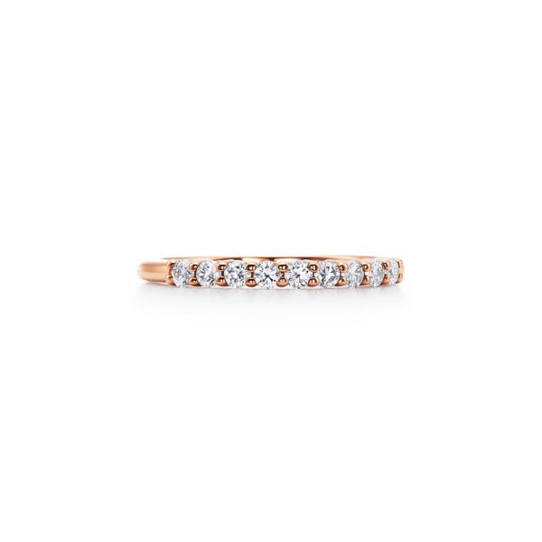 Anneau Tiffany Embrace en or rose 18 carats et diamants Largeur: 2,2 mm – Size 4 Tiffany & Co.