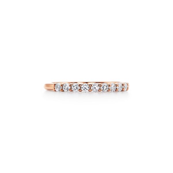 Anneau Tiffany Embrace en or rose 18 carats et diamants Largeur: 2,2 mm – Size 4 Tiffany & Co.