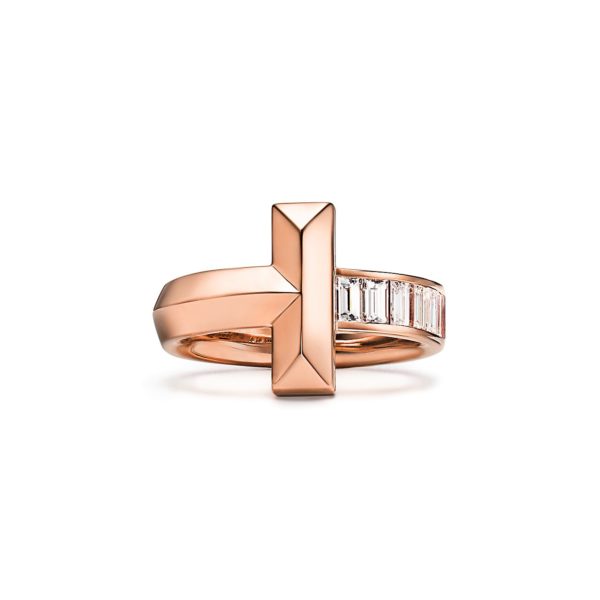 Bague T1 Tiffany T en or rose et diamants taille baguette Largeur: 4,5 mm – Size 4 1/2 Tiffany & Co.