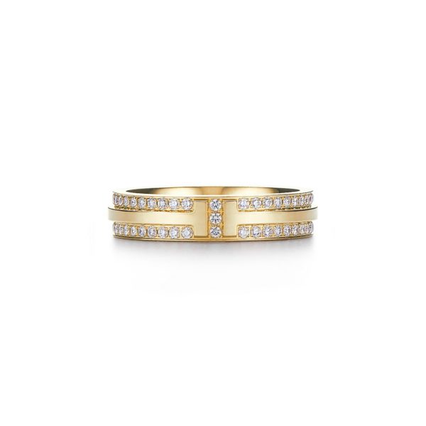 Bague Tiffany T en or 18 carats et pavée de diamants Largeur: 4,5 mm – Size 11 Tiffany & Co.