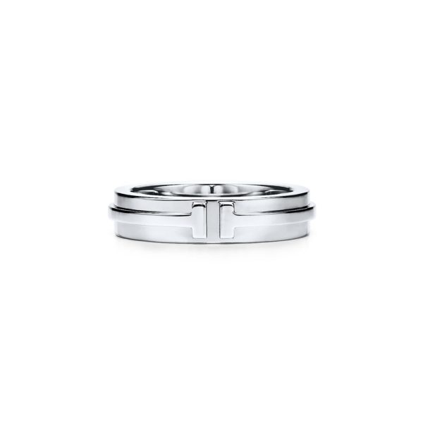 Bague Tiffany T en or blanc 18 carats Largeur: 4,5 mm – Size 4 Tiffany & Co.