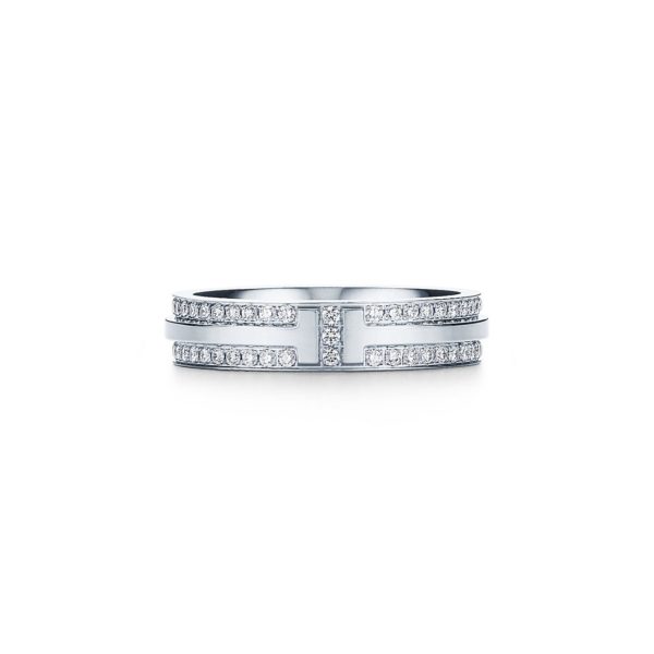 Bague Tiffany T en or blanc et pavée de diamants Largeur: 4,5 mm – Size 12 1/2 Tiffany & Co.