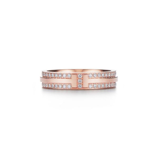 Bague Tiffany T en or rose 18 cts et pavée de diamants Largeur: 4,5 mm – Size 6 Tiffany & Co.