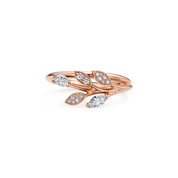 Bague Tiffany Victoria motif vigne en or rose 18 carats et diamants Small – Size 4 Tiffany & Co.