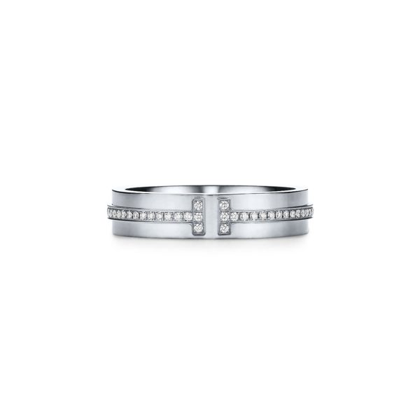 Bague en diamants Tiffany T en or blanc 18 carats Largeur: 4,5 mm – Size 10 1/2 Tiffany & Co.
