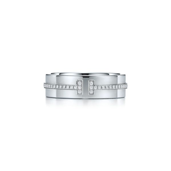 Bague en diamants Tiffany T en or blanc 18 carats Largeur: 5,5 mm – Size 3 1/2 Tiffany & Co.