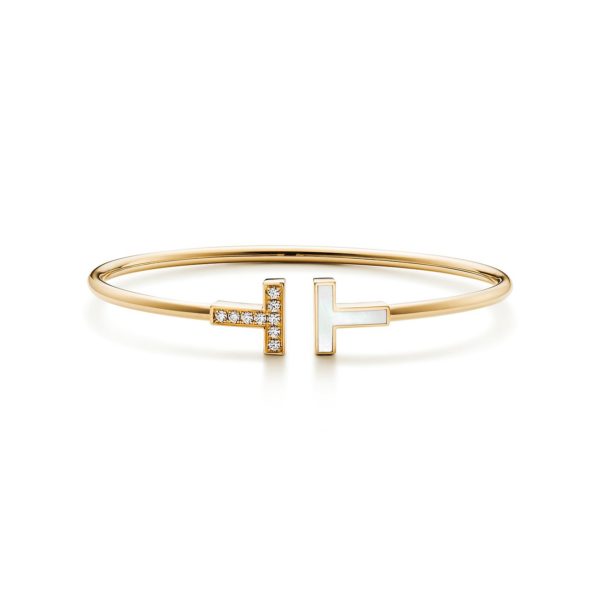 Bracelet Wire Tiffany T en or jaune 18 carats, nacre et diamants – Size Small Tiffany & Co.