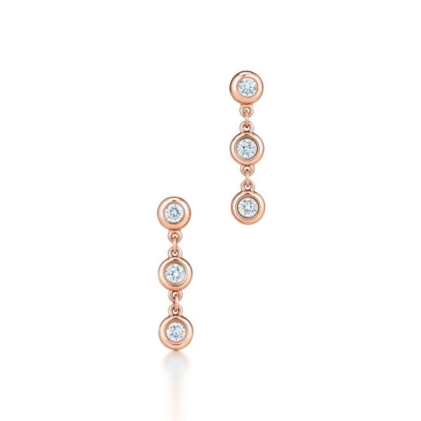 Pendants d’oreilles, or rose 18 carats, Diamonds by the Yard par Elsa Peretti. Tiffany & Co.