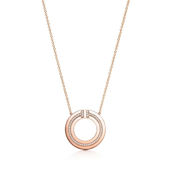 Pendentif Cercle Tiffany T en or rose 18 carats et diamants Tiffany & Co.