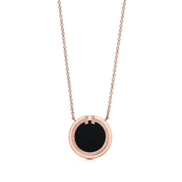 Pendentif Cercle Tiffany T en or rose 18 carats, onyx noir et diamants Tiffany & Co.