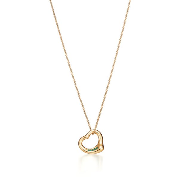 Pendentif Open Heart Elsa Peretti en or jaune 18 carats et émeraudes 16 mm Tiffany & Co.
