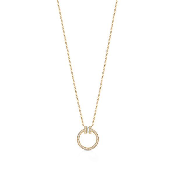 Pendentif Tiffany T en or 18 cts et diamants orné d’un diamant taille baguette Tiffany & Co.