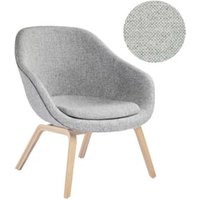 About A Lounge Chair Low AAL 83 – Hallingdal 110- beige / gris clair – chêne savonné – Hay