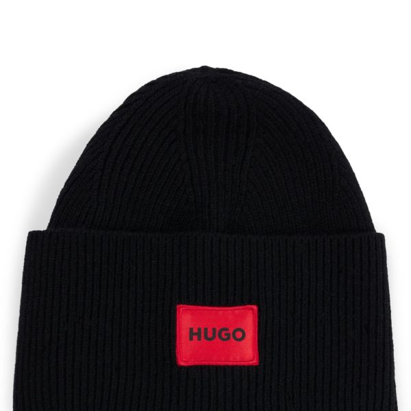 Bonnet côtelé avec étiquette logotée rouge – Hugo Boss