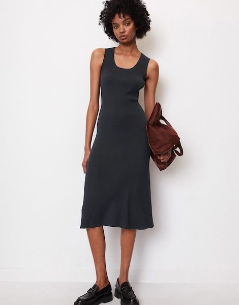 Robe en fine maille sans manches