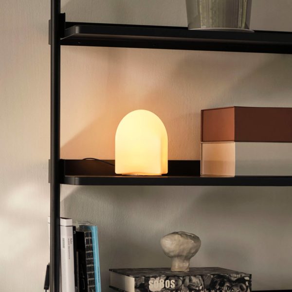 HAY Parade lampe de table LED blanc coquille Hauteur 16 cm Hay