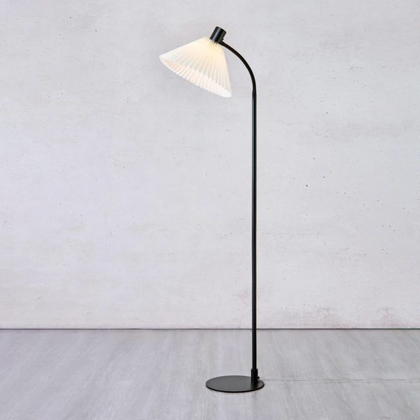 Markslöjd Lampe sur pied textile Mira, noir Markslöjd