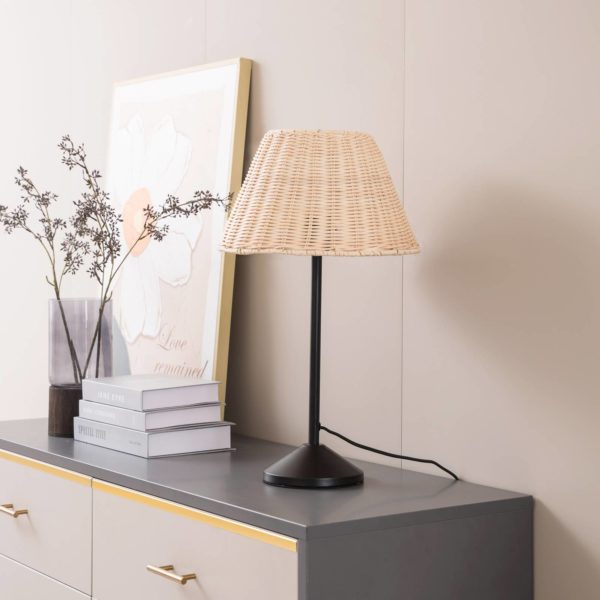 Lindby Kaida lampe à poser avec abat-jour de rotin LINDBY