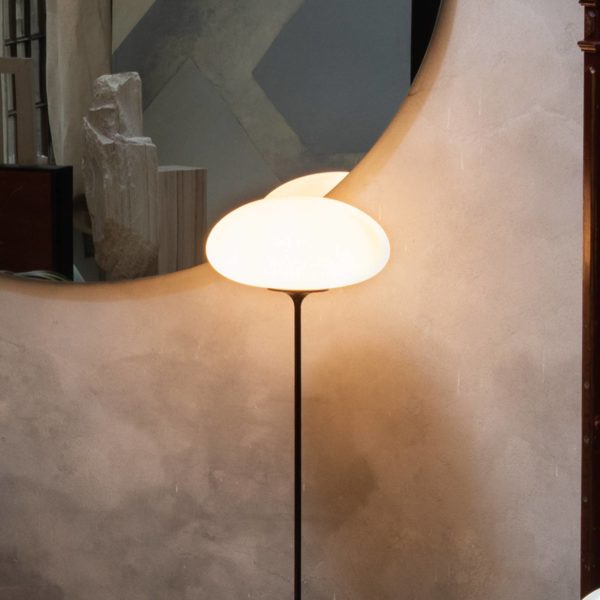 GUBI Stemlite lampadaire, noir-chromé, 150 cm GUBI
