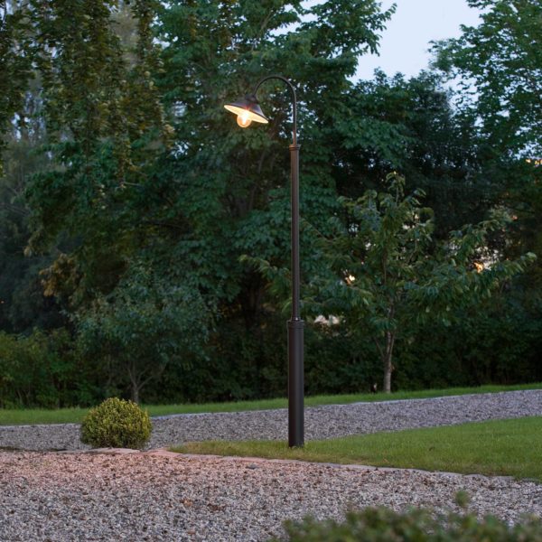 Konstsmide Lampe pour mât Vega, noire, à 1 lampe, 240 cm Konstsmide