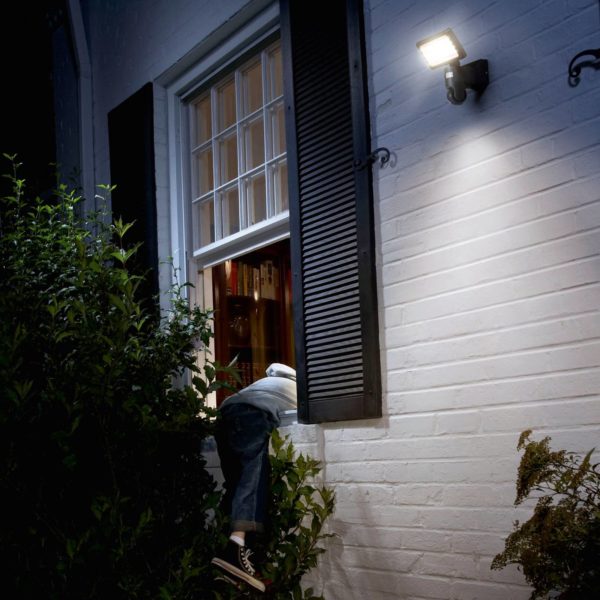 LEDVANCE SMART+ WiFi Outdoor Flood Camera Control LEDVANCE SMART+