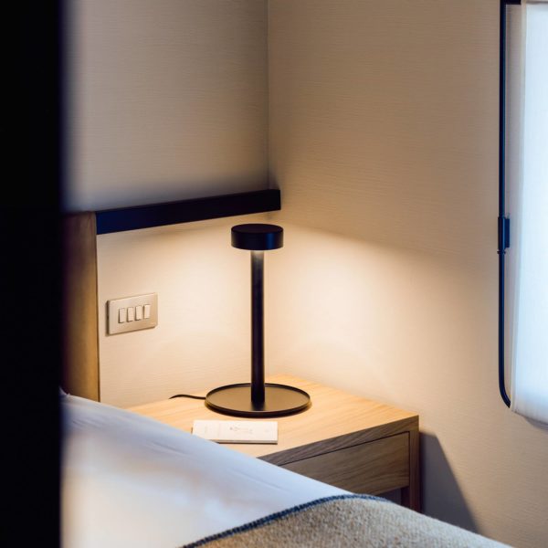 Milan Iluminación Milan Peak Lane lampe à poser LED, designer Milan Iluminación