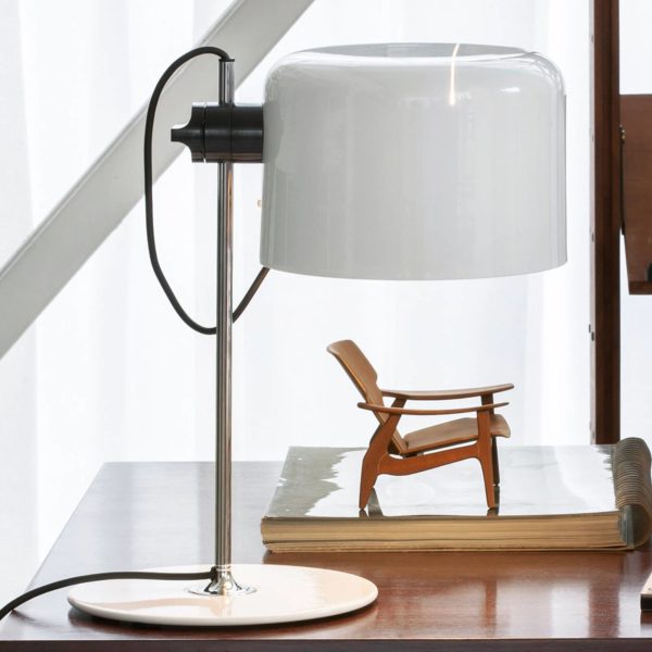 Oluce Coupé – lampe à poser design intemporelle blanche Oluce