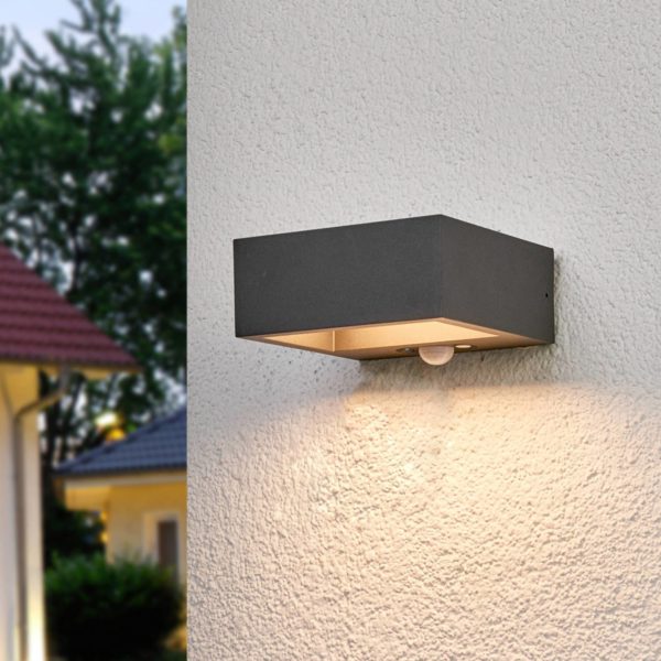 Lucande Applique d’extérieur LED solaire Mahra, détecteur LUCANDE