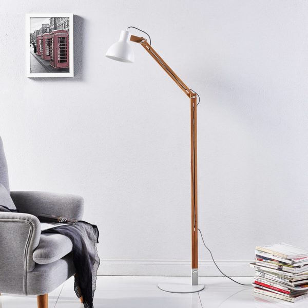 Lindby Shivanja – Lampadaire en bois et métal LINDBY