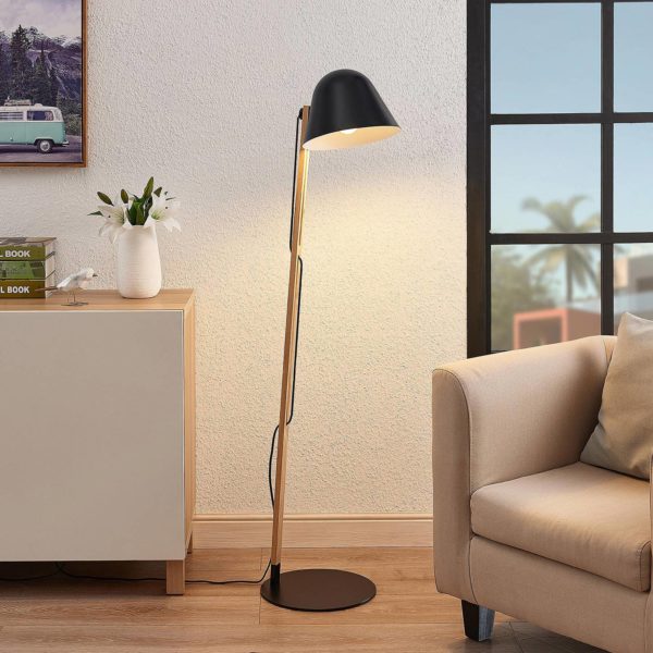 Lindby Tetja lampadaire avec barre en bois, noir LINDBY