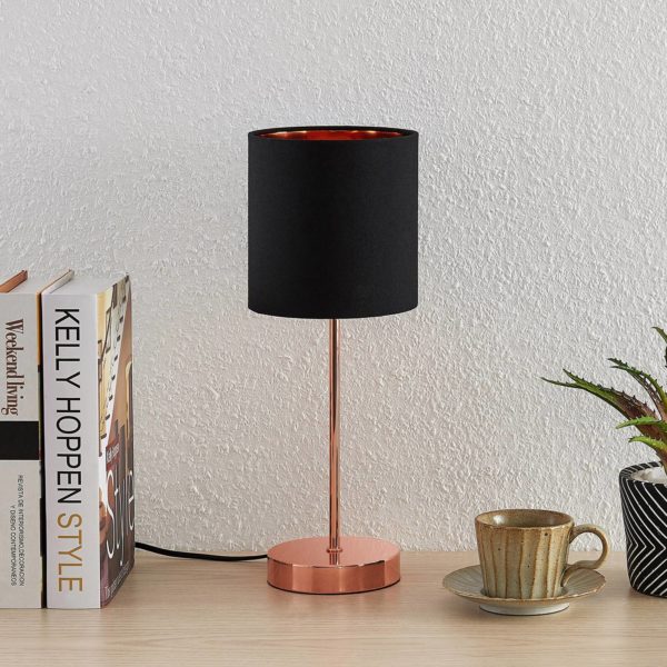 Lindby Noeline lampe table cuivrée, abat-jour noir LINDBY