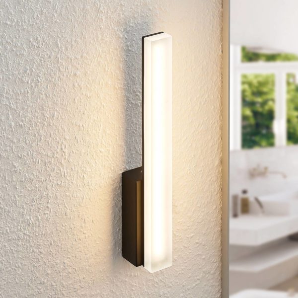 Lucande Lisana applique LED, IP44, verticale LUCANDE