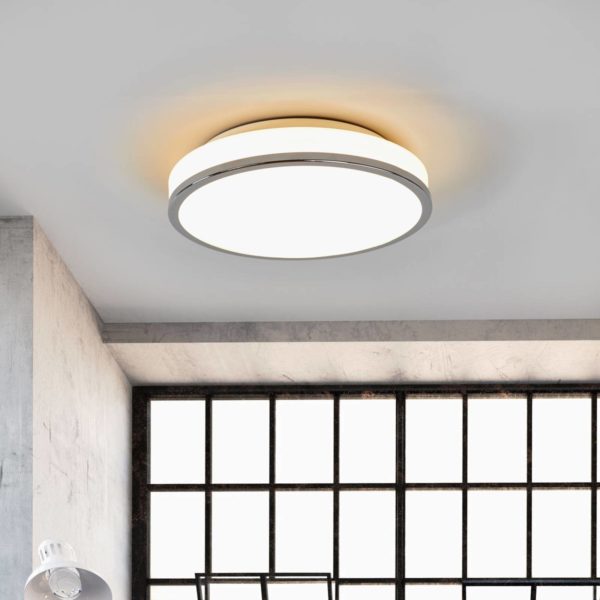 Lindby Plafonnier LED rond Lyss avec bord chromé, IP44 LINDBY