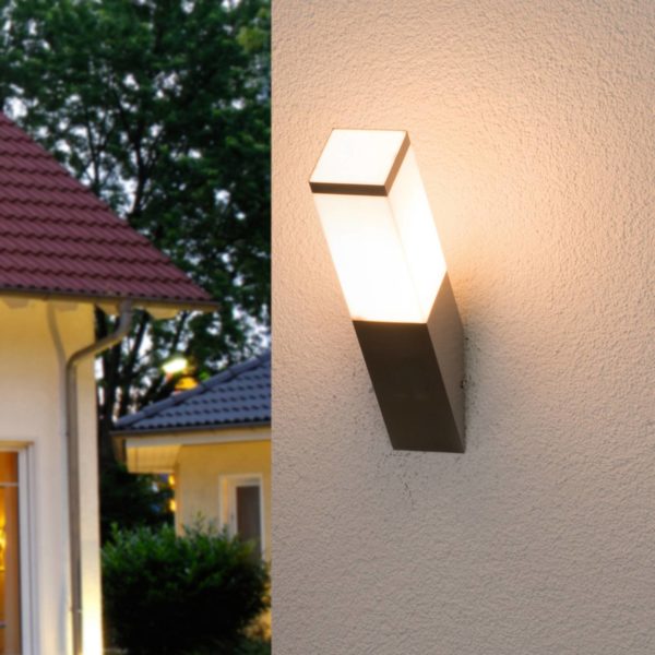 Lindby Applique extérieure oblique Lorian en inox LINDBY