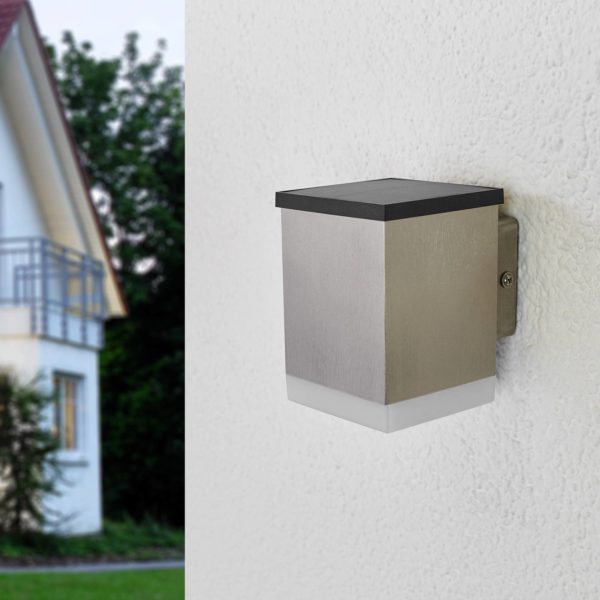 Lindby Applique solaire LED Tyson, angulaire, satinée LINDBY