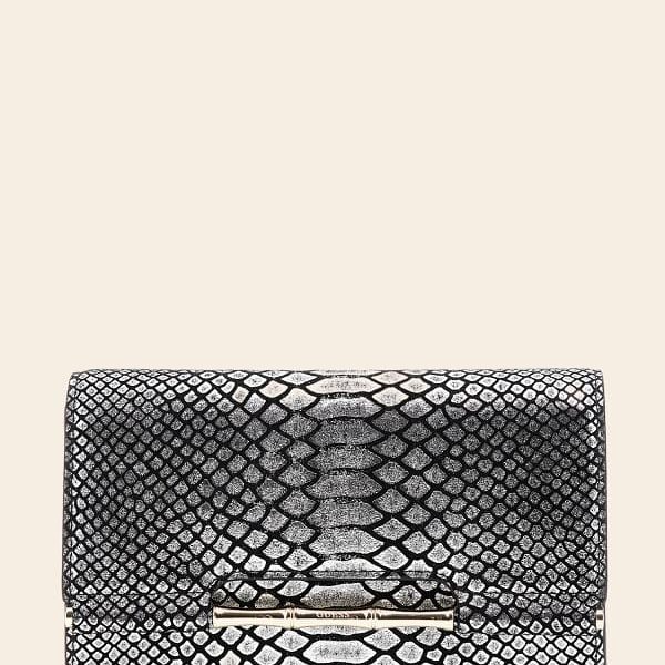 Portefeuille Iris Cuir Véritable Avec Chaîne – Guess