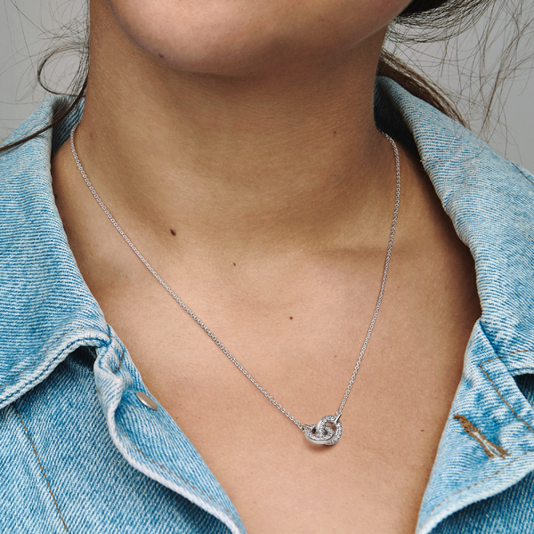 Collier Pendentif Pavé Entrelacé Pandora Signature – Pandora